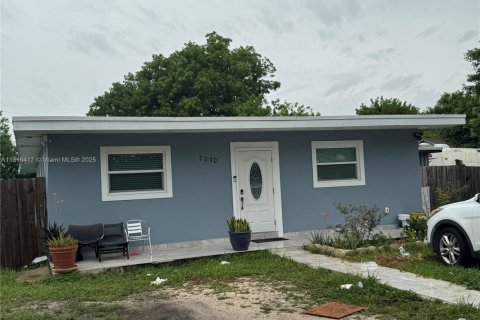 House in Miami, Florida 4 bedrooms, 118.91 sq.m. № 1770837 - photo 2