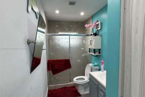 House in Miami, Florida 4 bedrooms, 118.91 sq.m. № 1770837 - photo 12
