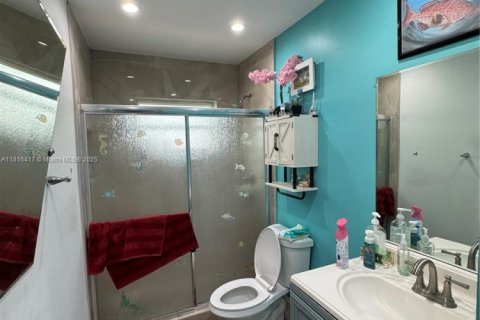 House in Miami, Florida 4 bedrooms, 118.91 sq.m. № 1770837 - photo 13