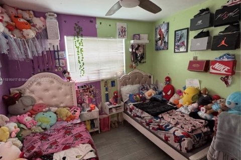House in Miami, Florida 4 bedrooms, 118.91 sq.m. № 1770837 - photo 11