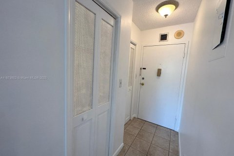 Copropriété à louer à Fort Lauderdale, Floride: 2 chambres, 78.97 m2 № 1898358 - photo 15