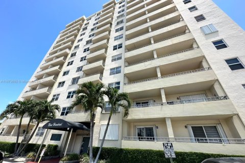 Copropriété à louer à Fort Lauderdale, Floride: 2 chambres, 78.97 m2 № 1898358 - photo 24