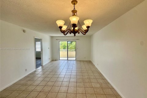Copropriété à louer à Fort Lauderdale, Floride: 2 chambres, 78.97 m2 № 1898358 - photo 1