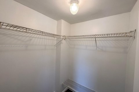 Copropriété à louer à Fort Lauderdale, Floride: 2 chambres, 78.97 m2 № 1898358 - photo 11