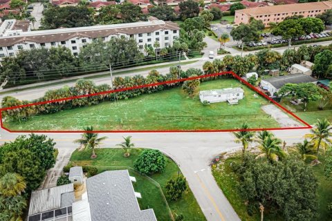 Propiedad comercial en venta en West Palm Beach, Florida, 51.28 m2 № 2389713 - foto 6