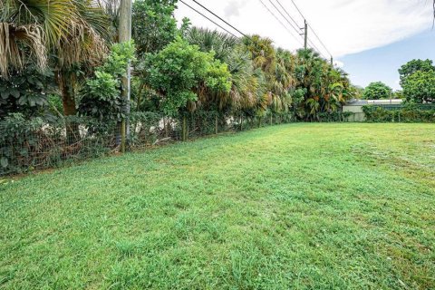 Propiedad comercial en venta en West Palm Beach, Florida, 51.28 m2 № 2389713 - foto 10
