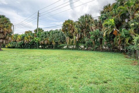 Propiedad comercial en venta en West Palm Beach, Florida, 51.28 m2 № 2389713 - foto 8