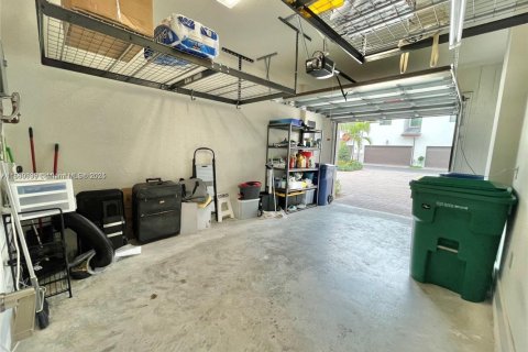 Condo in Doral, Florida, 3 bedrooms  № 1921681 - photo 21