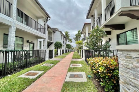 Condo in Doral, Florida, 3 bedrooms  № 1921681 - photo 25