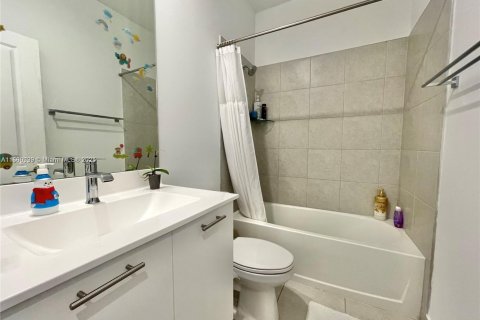Copropriété à louer à Doral, Floride: 3 chambres, 149.02 m2 № 1921681 - photo 14