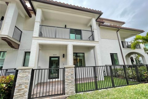 Copropriété à louer à Doral, Floride: 3 chambres, 149.02 m2 № 1921681 - photo 1