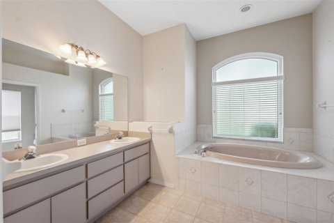 Casa en venta en Spring Hill, Florida, 4 dormitorios, 238.29 m2 № 1743759 - foto 3