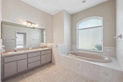 Casa en venta en Spring Hill, Florida, 4 dormitorios, 238.29 m2 № 1743759 - foto 4