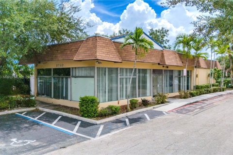 Commercial property in Plantation, Florida № 1933527 - photo 2