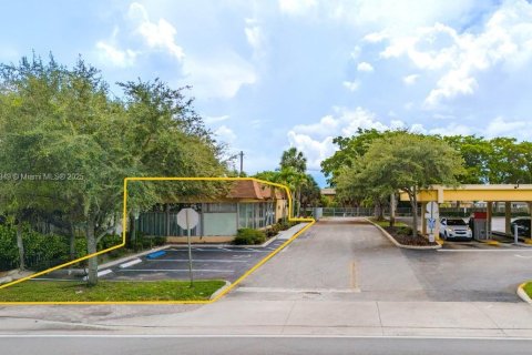 Commercial property in Plantation, Florida № 1933527 - photo 10