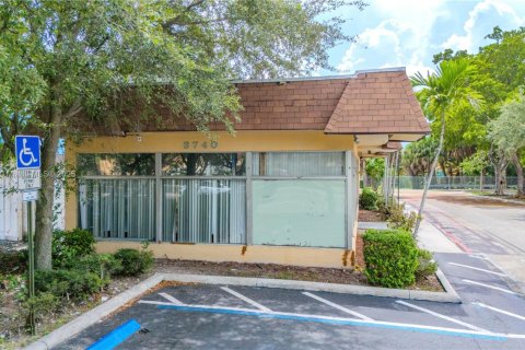 Commercial property in Plantation, Florida № 1933527 - photo 7