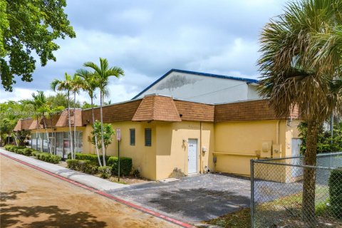 Commercial property in Plantation, Florida № 1933527 - photo 9