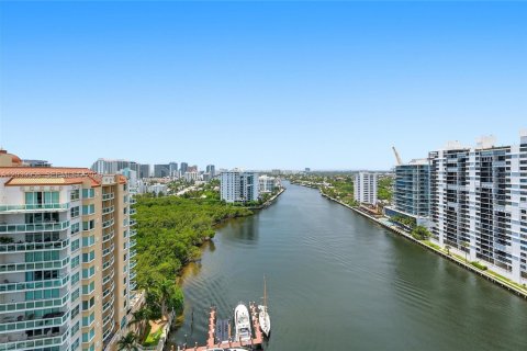Condominio en venta en Fort Lauderdale, Florida, 3 dormitorios, 427.35 m2 № 2185888 - foto 18