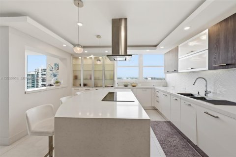 Condominio en venta en Fort Lauderdale, Florida, 3 dormitorios, 427.35 m2 № 2185888 - foto 13