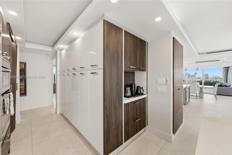 Condominio en venta en Fort Lauderdale, Florida, 3 dormitorios, 427.35 m2 № 2185888 - foto 16