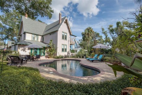 House in Tarpon Springs, Florida 4 bedrooms, 270.53 sq.m. № 2101586
