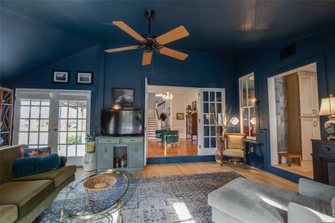 House in Tarpon Springs, Florida 4 bedrooms, 270.53 sq.m. № 2101586 - photo 22