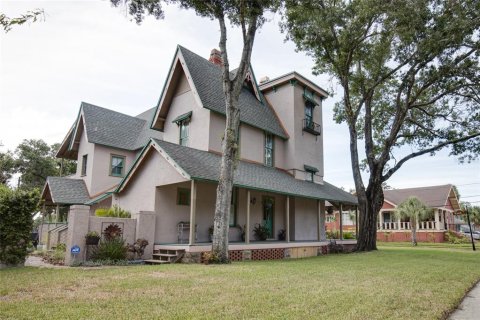 House in Tarpon Springs, Florida 4 bedrooms, 270.53 sq.m. № 2101586 - photo 6