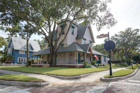 House in Tarpon Springs, Florida 4 bedrooms, 270.53 sq.m. № 2101586 - photo 4