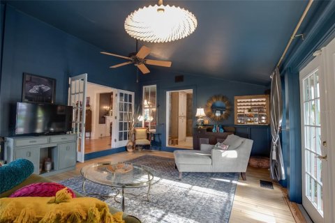 House in Tarpon Springs, Florida 4 bedrooms, 270.53 sq.m. № 2101586 - photo 23