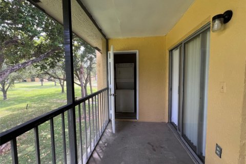 Condo in Boynton Beach, Florida, 2 bedrooms  № 1210133 - photo 1