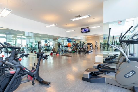 Condominio en alquiler en Miami, Florida, 3 dormitorios, 143.44 m2 № 1920761 - foto 10