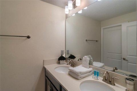 Townhouse in Davenport, Florida 4 bedrooms, 177.81 sq.m. № 2234939 - photo 11