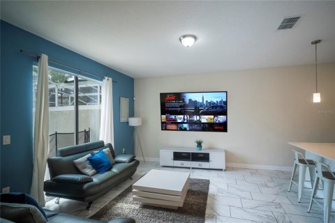 Townhouse in Davenport, Florida 4 bedrooms, 177.81 sq.m. № 2234939 - photo 5