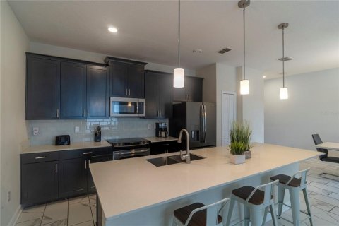 Townhouse in Davenport, Florida 4 bedrooms, 177.81 sq.m. № 2234939 - photo 3