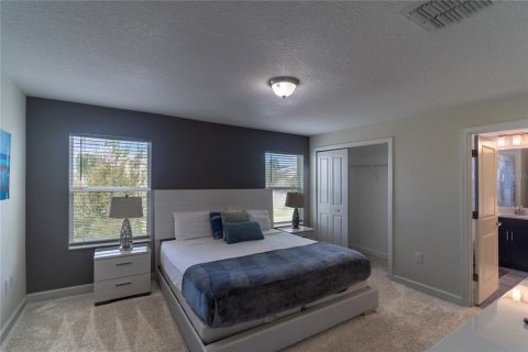 Townhouse in Davenport, Florida 4 bedrooms, 177.81 sq.m. № 2234939 - photo 6