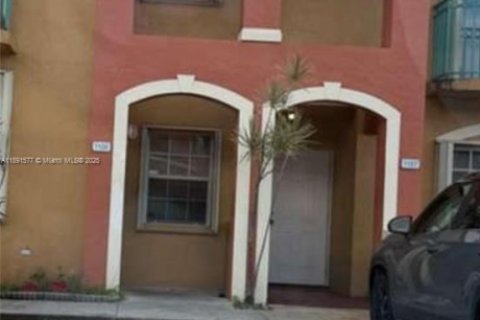Adosado en venta en Hialeah, Florida, 3 dormitorios, 122.63 m2 № 1945421 - foto 1