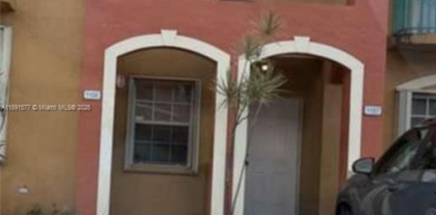 Adosado en Hialeah, Florida 3 dormitorios, 122.63 m2 № 1945421
