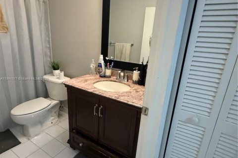 Adosado en venta en Hialeah, Florida, 3 dormitorios, 122.63 m2 № 1945421 - foto 15
