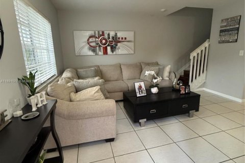 Adosado en venta en Hialeah, Florida, 3 dormitorios, 122.63 m2 № 1945421 - foto 6