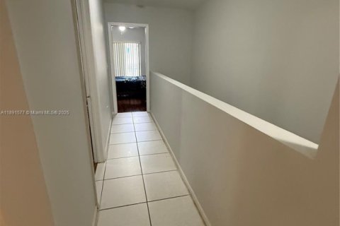 Adosado en venta en Hialeah, Florida, 3 dormitorios, 122.63 m2 № 1945421 - foto 18