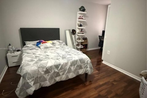 Adosado en venta en Hialeah, Florida, 3 dormitorios, 122.63 m2 № 1945421 - foto 16