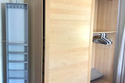 Condo in Miami Beach, Florida, 1 bedroom  № 1888756 - photo 9