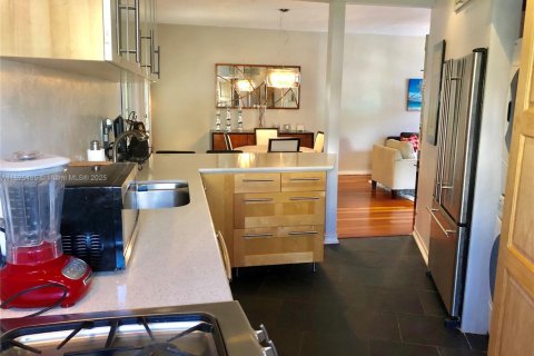 Condo in Miami Beach, Florida, 1 bedroom  № 1888756 - photo 5