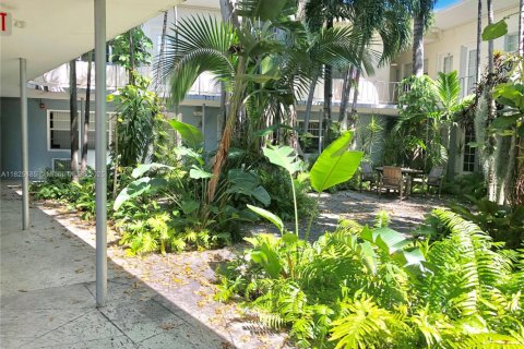 Condo in Miami Beach, Florida, 1 bedroom  № 1888756 - photo 21