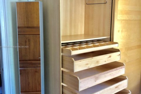 Condo in Miami Beach, Florida, 1 bedroom  № 1888756 - photo 13