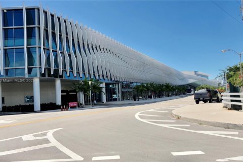 Condo in Miami Beach, Florida, 1 bedroom  № 1888756 - photo 27