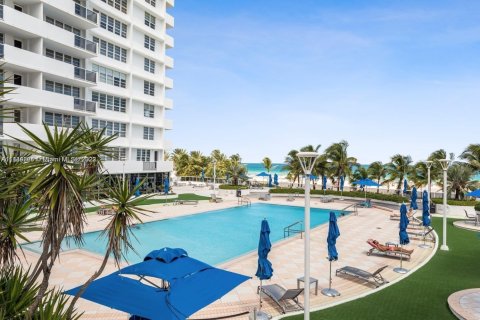 Copropriété à louer à Miami Beach, Floride: 49.24 m2 № 1936011 - photo 2