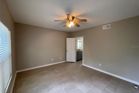 House in Orlando, Florida 4 bedrooms, 184.32 sq.m. № 2197533 - photo 6