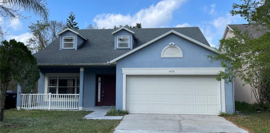 House in Orlando, Florida 4 bedrooms, 184.32 sq.m. № 2197533
