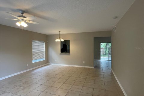House in Orlando, Florida 4 bedrooms, 184.32 sq.m. № 2197533 - photo 4